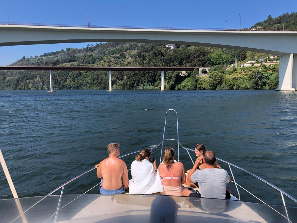 Отель Aquadouro Yacht Radames - Sleep Boat Experience Каштелу-ди-Пайва Экстерьер фото