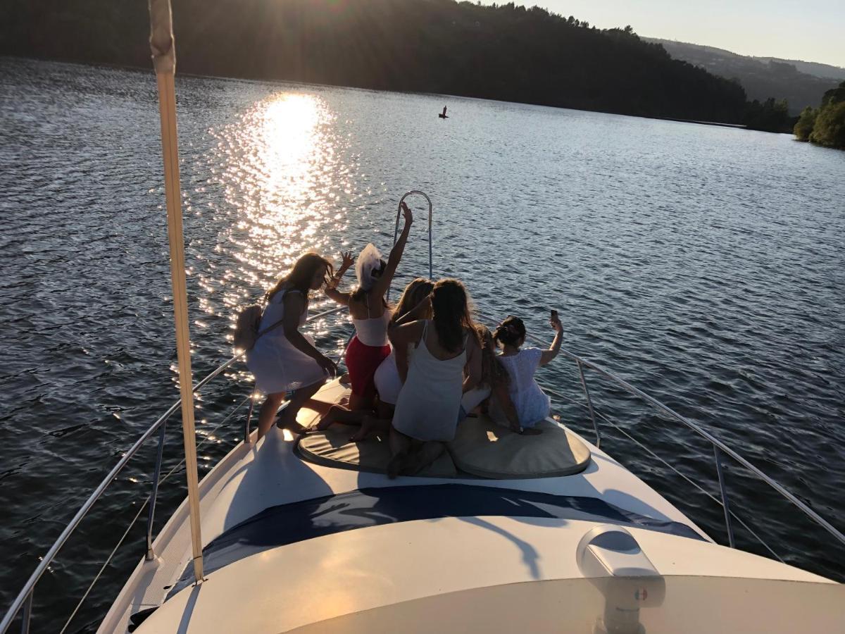 Отель Aquadouro Yacht Radames - Sleep Boat Experience Каштелу-ди-Пайва Экстерьер фото