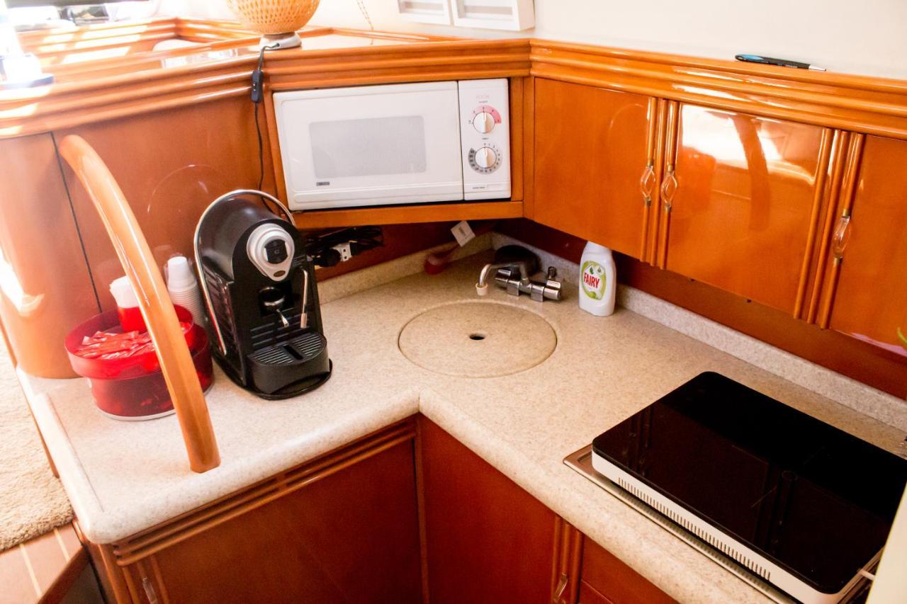 Отель Aquadouro Yacht Radames - Sleep Boat Experience Каштелу-ди-Пайва Экстерьер фото