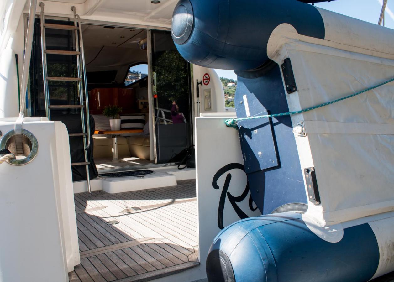 Отель Aquadouro Yacht Radames - Sleep Boat Experience Каштелу-ди-Пайва Экстерьер фото