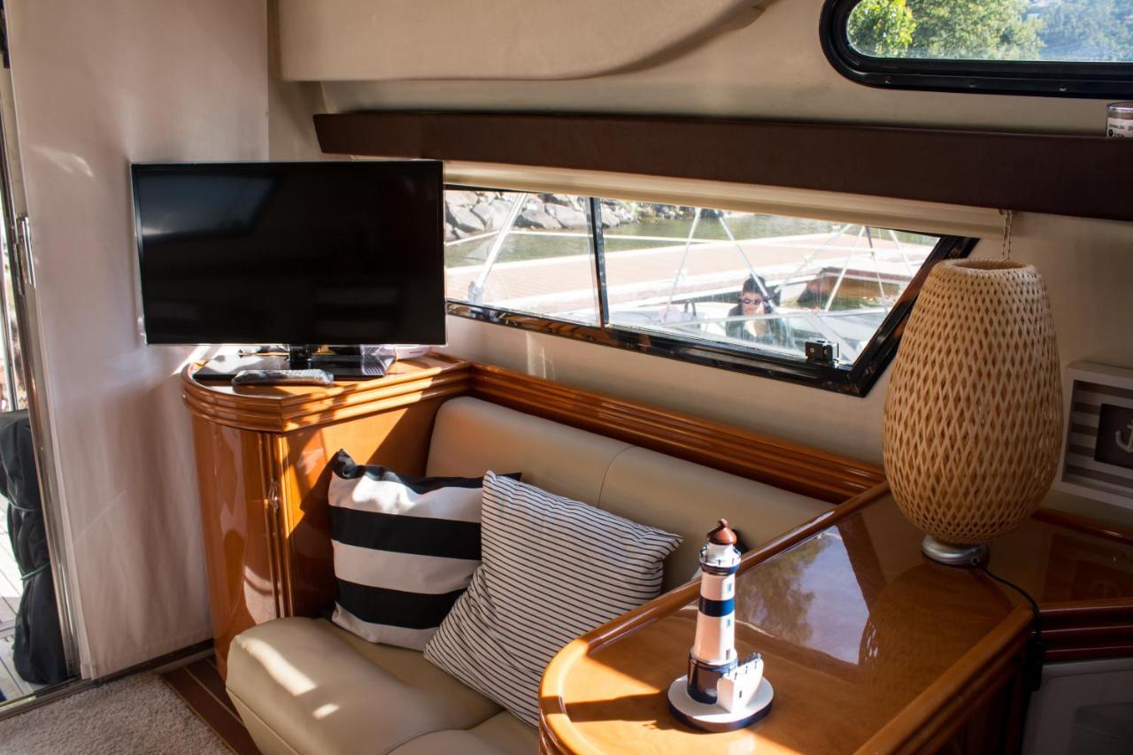 Отель Aquadouro Yacht Radames - Sleep Boat Experience Каштелу-ди-Пайва Экстерьер фото