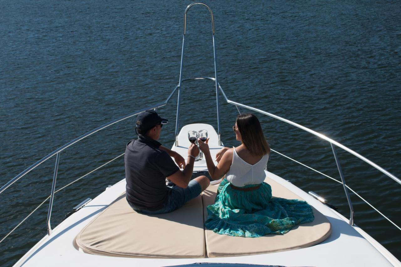 Отель Aquadouro Yacht Radames - Sleep Boat Experience Каштелу-ди-Пайва Экстерьер фото