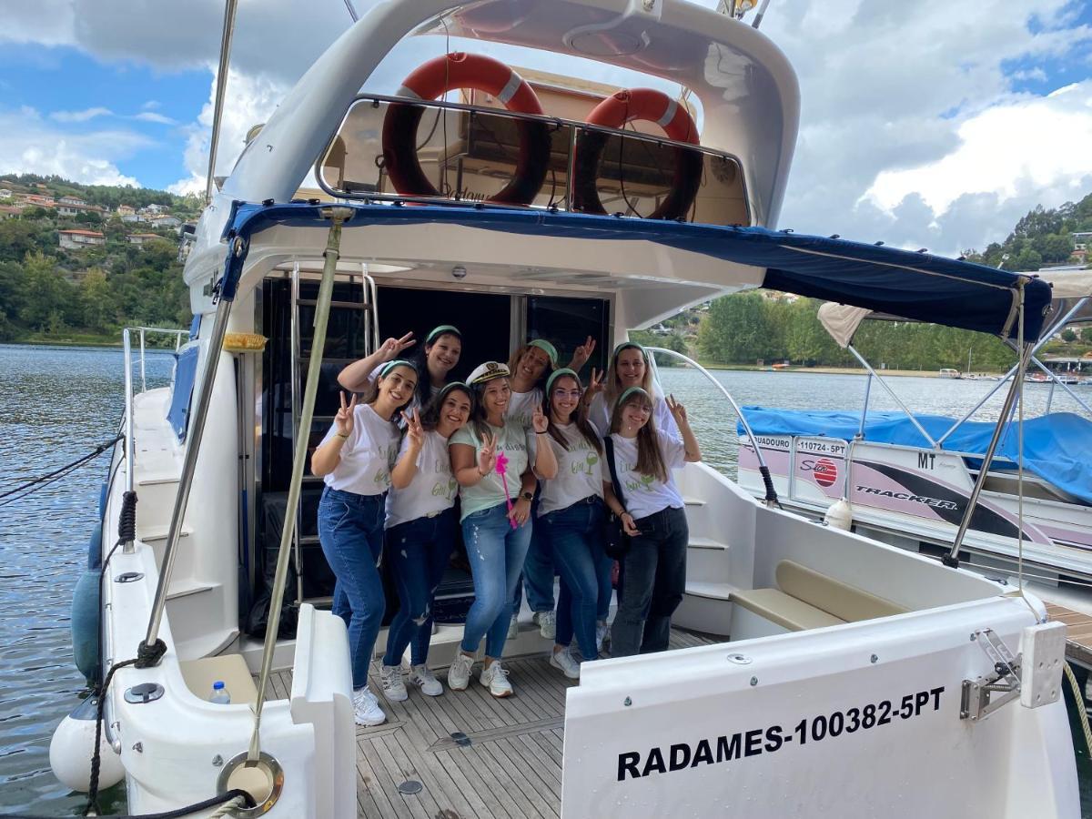 Отель Aquadouro Yacht Radames - Sleep Boat Experience Каштелу-ди-Пайва Экстерьер фото
