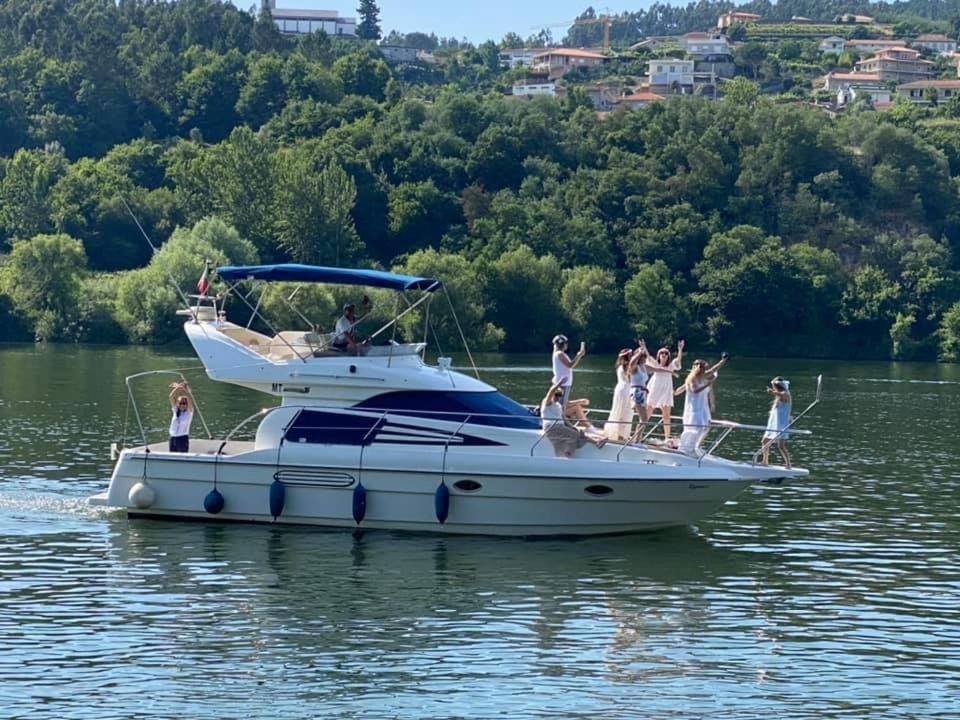 Отель Aquadouro Yacht Radames - Sleep Boat Experience Каштелу-ди-Пайва Экстерьер фото