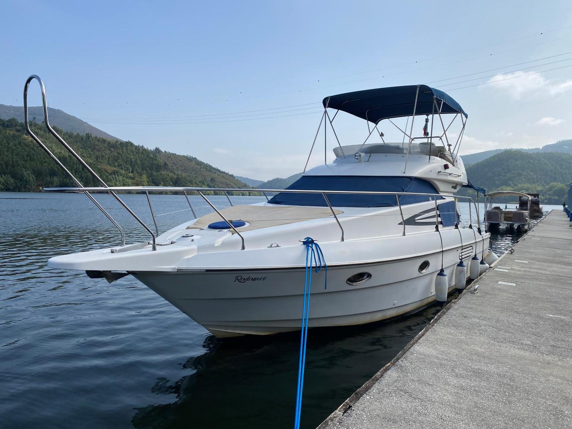 Отель Aquadouro Yacht Radames - Sleep Boat Experience Каштелу-ди-Пайва Экстерьер фото